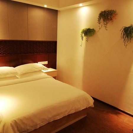 Royal Holiday Hotel Rangoon Buitenkant foto