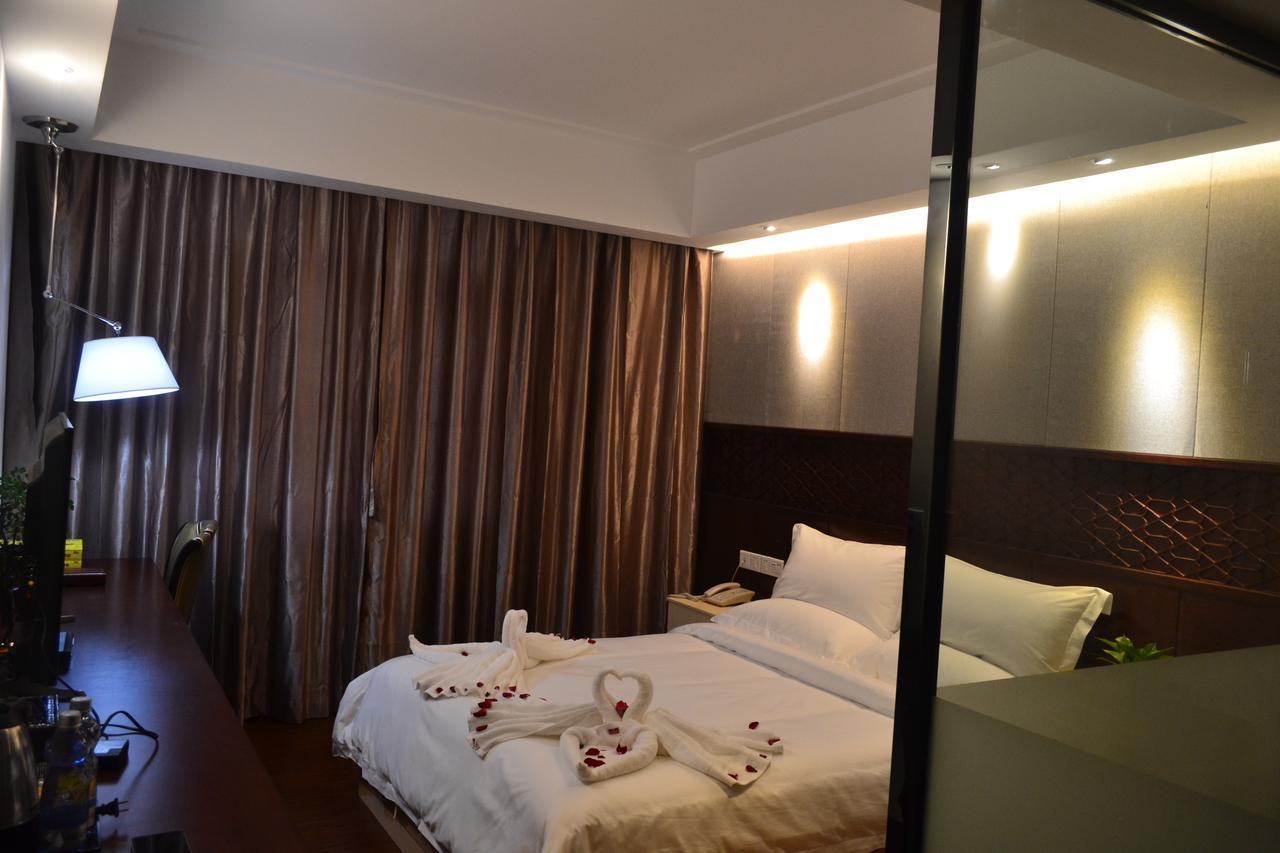 Royal Holiday Hotel Rangoon Buitenkant foto