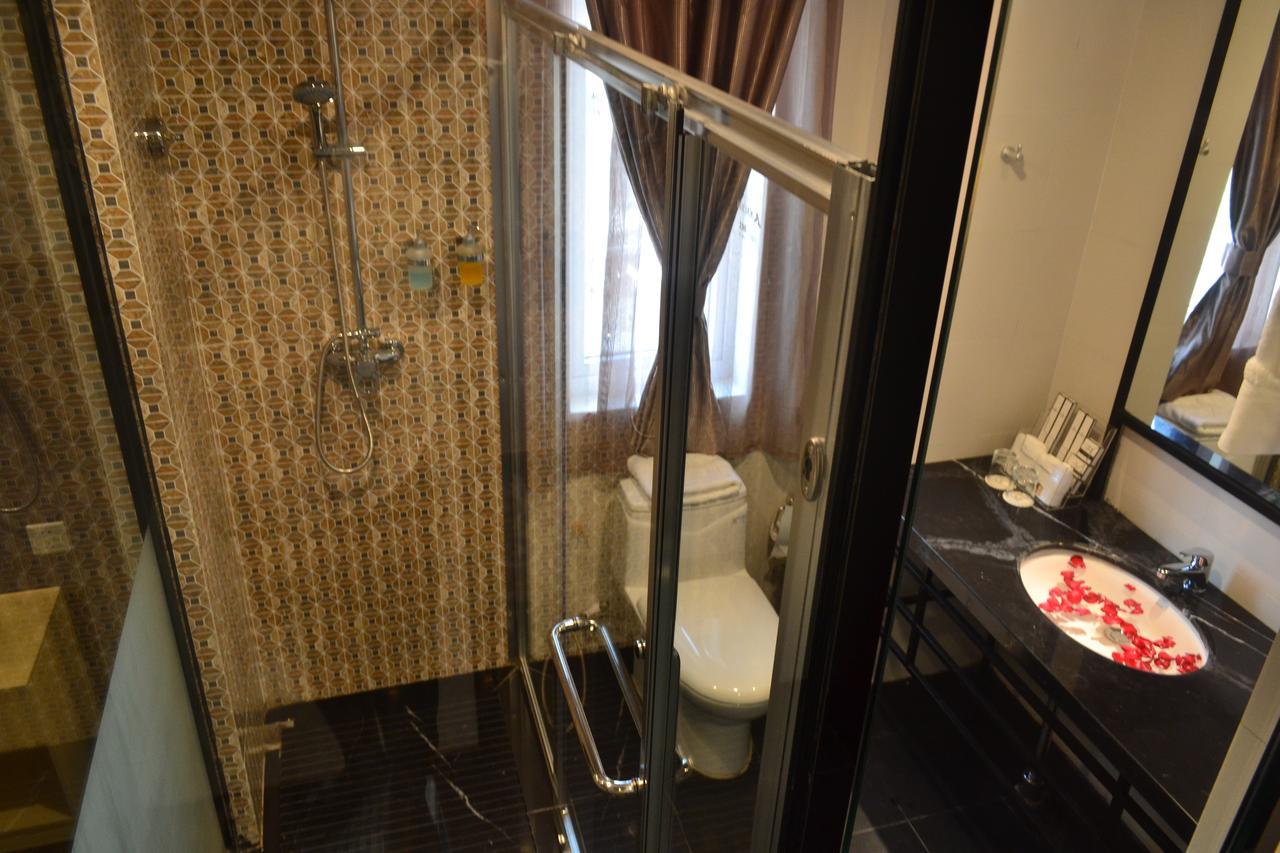 Royal Holiday Hotel Rangoon Buitenkant foto