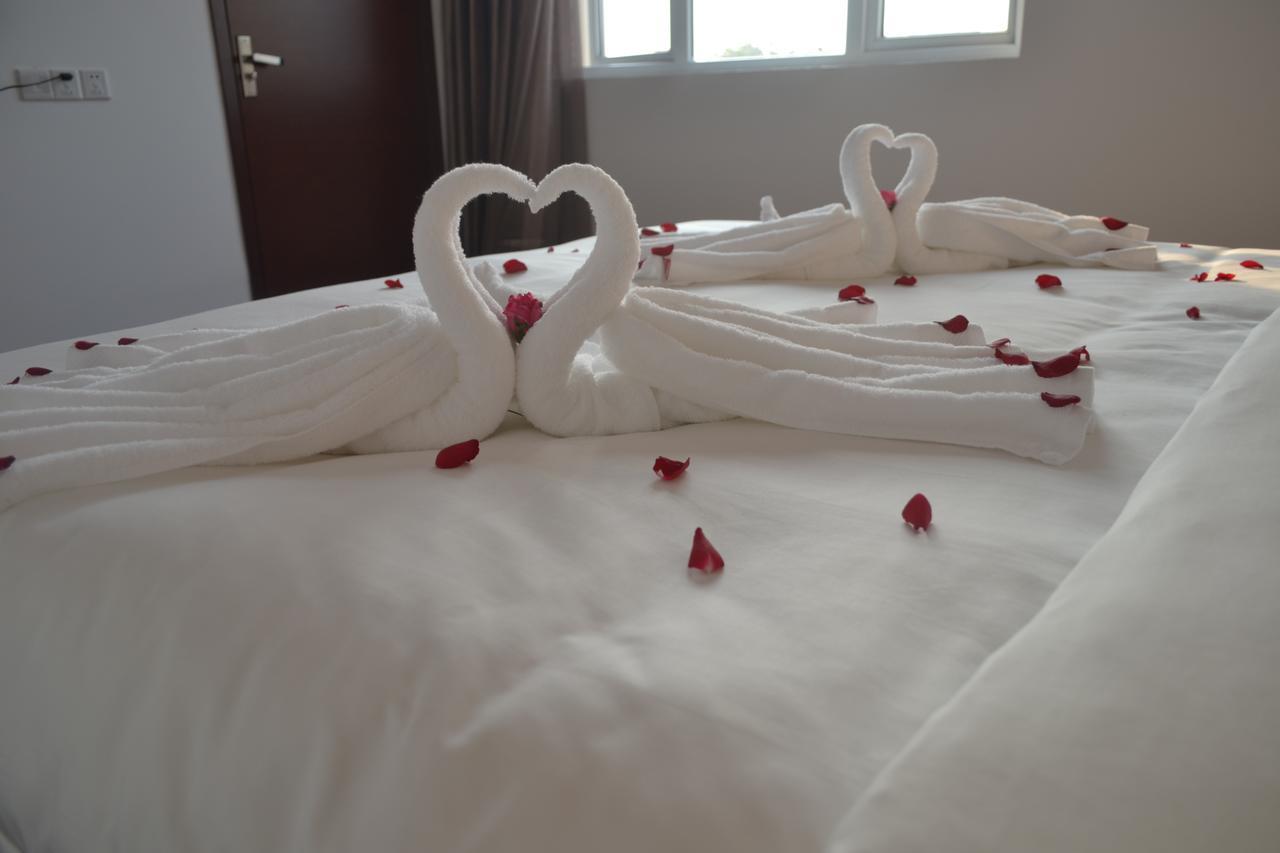 Royal Holiday Hotel Rangoon Buitenkant foto