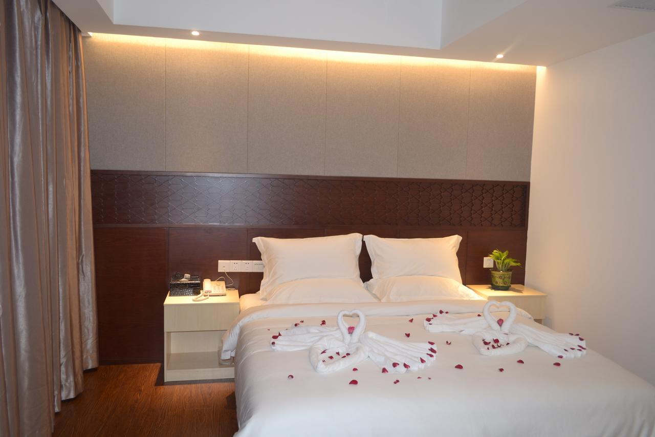 Royal Holiday Hotel Rangoon Buitenkant foto