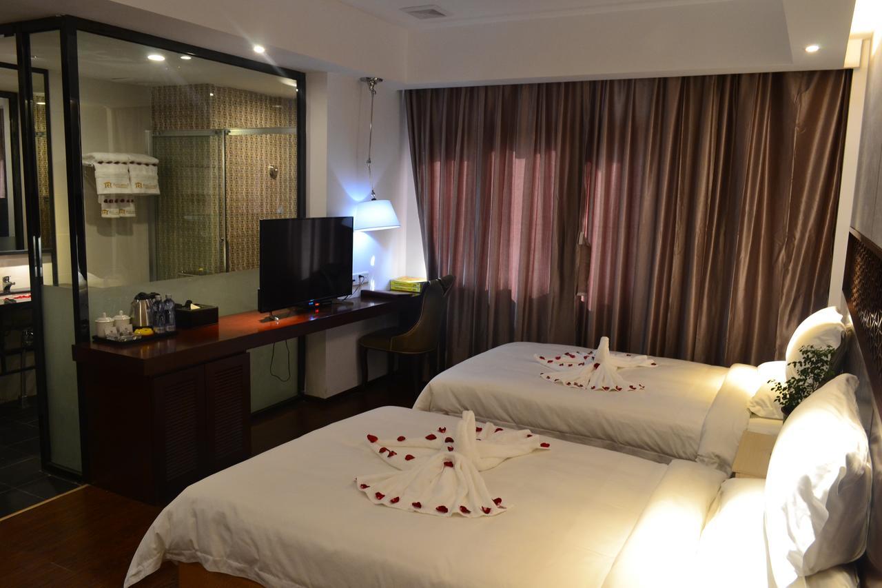 Royal Holiday Hotel Rangoon Buitenkant foto