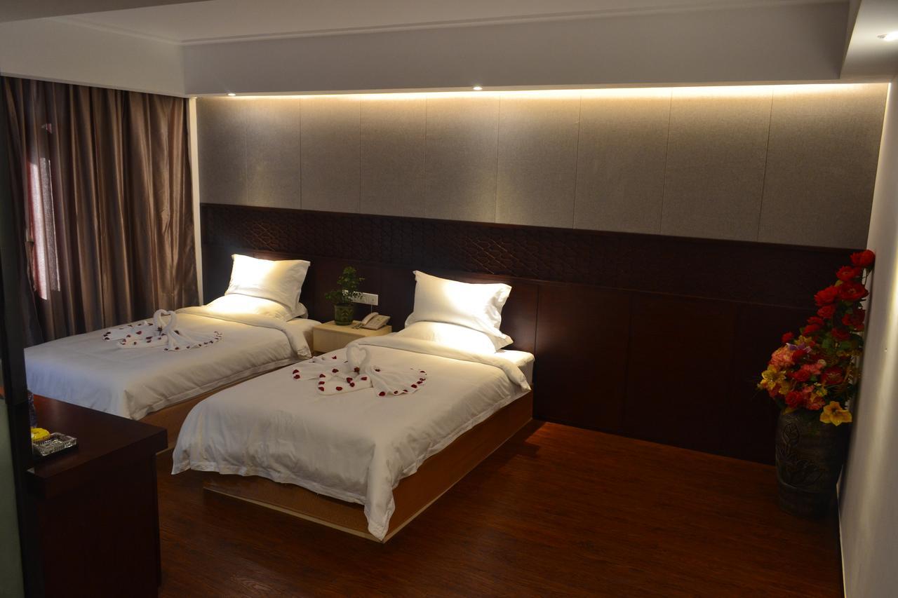 Royal Holiday Hotel Rangoon Buitenkant foto