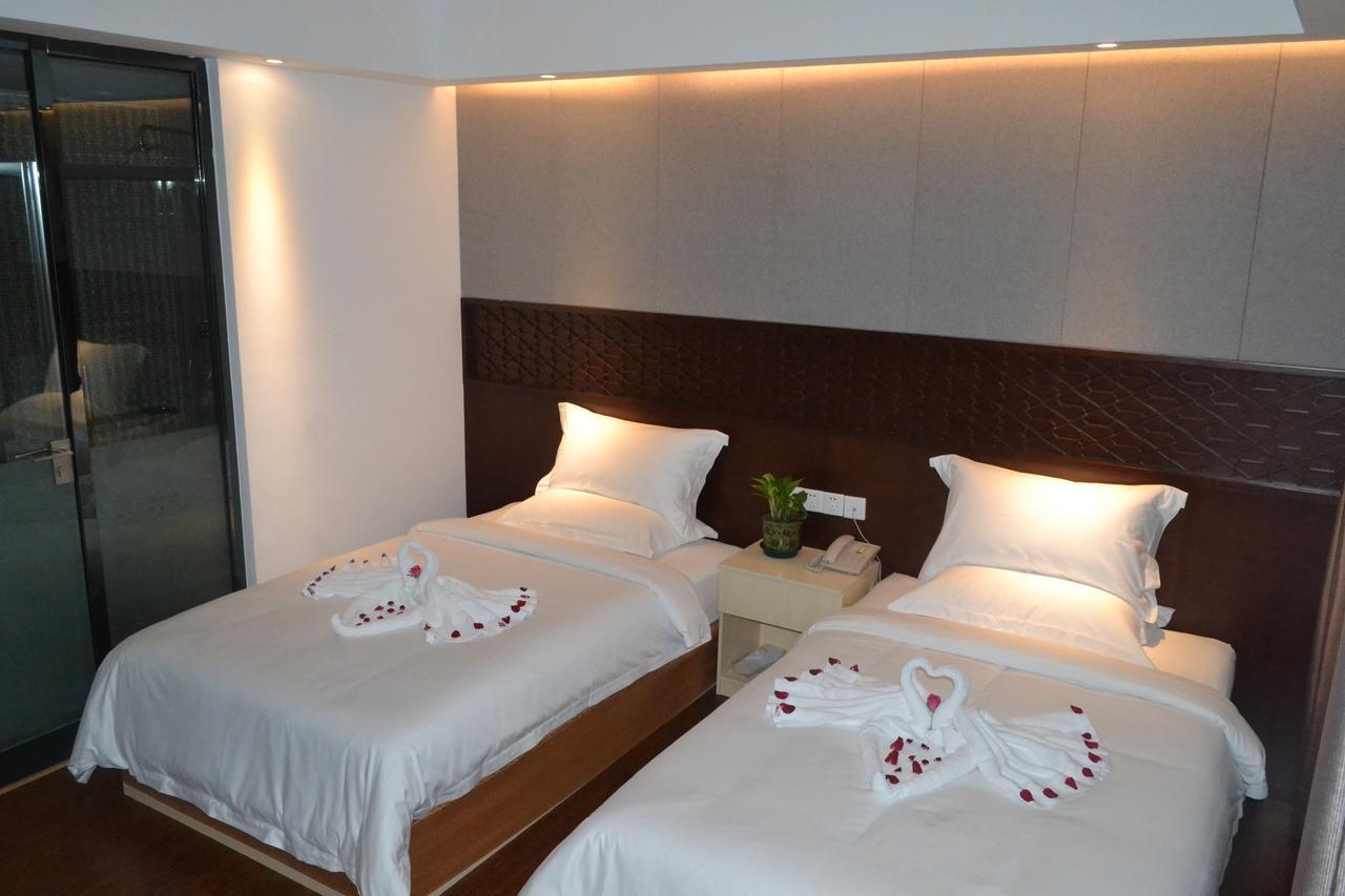 Royal Holiday Hotel Rangoon Buitenkant foto