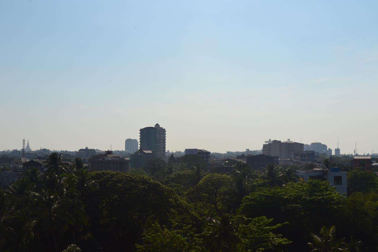 Royal Holiday Hotel Rangoon Buitenkant foto