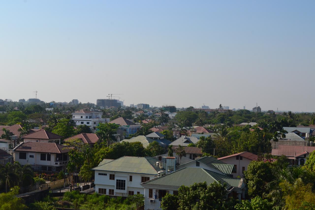 Royal Holiday Hotel Rangoon Buitenkant foto