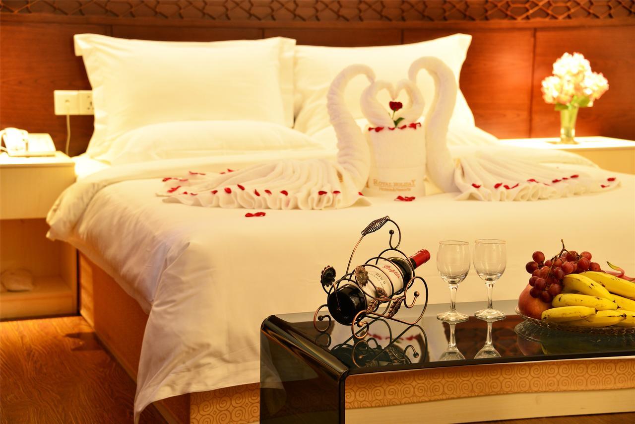 Royal Holiday Hotel Rangoon Buitenkant foto