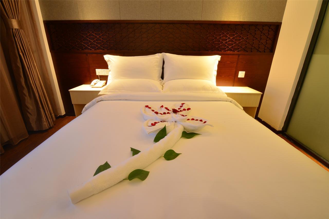 Royal Holiday Hotel Rangoon Buitenkant foto