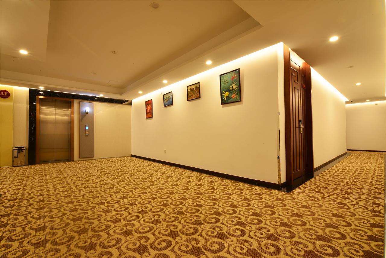 Royal Holiday Hotel Rangoon Buitenkant foto