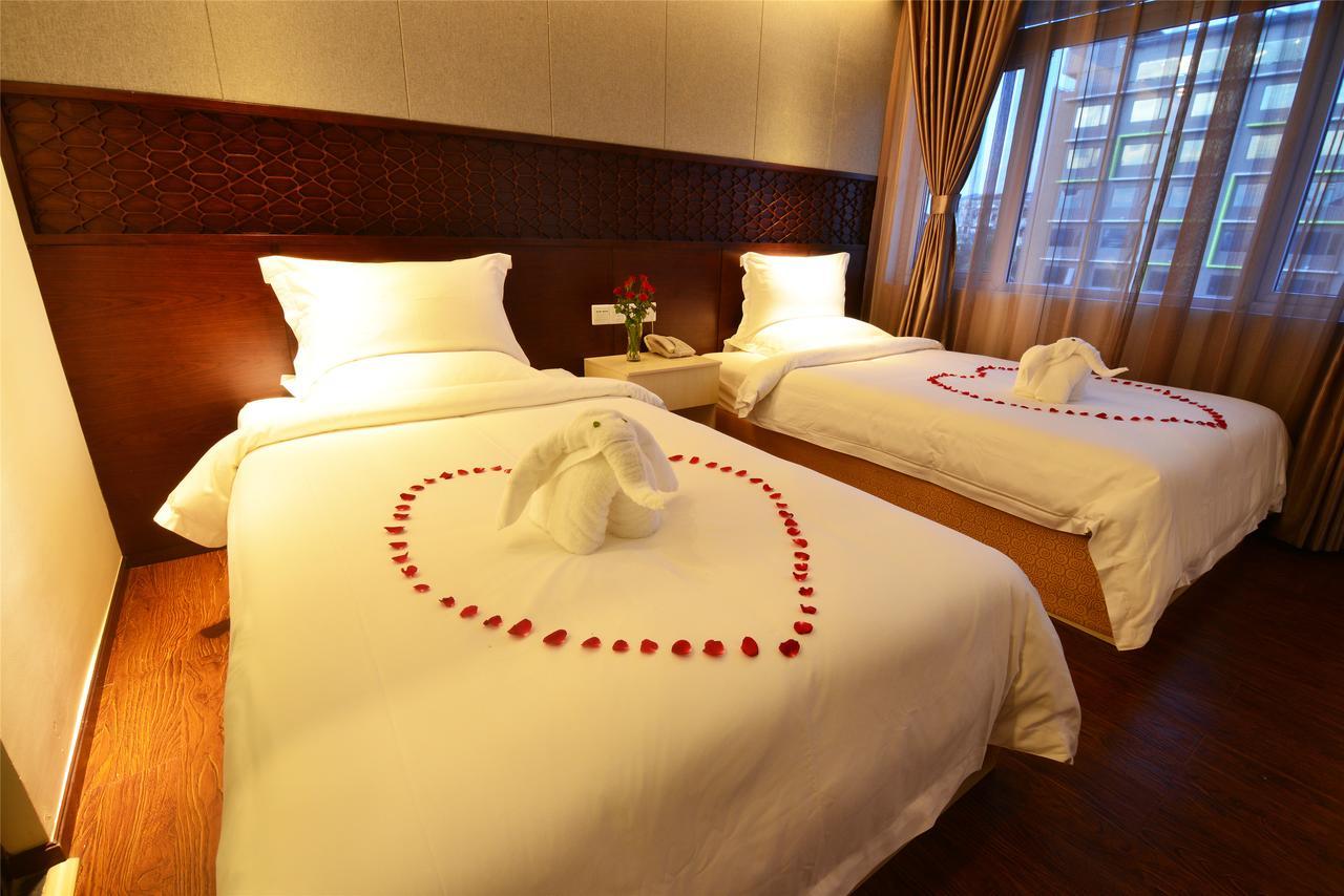 Royal Holiday Hotel Rangoon Buitenkant foto