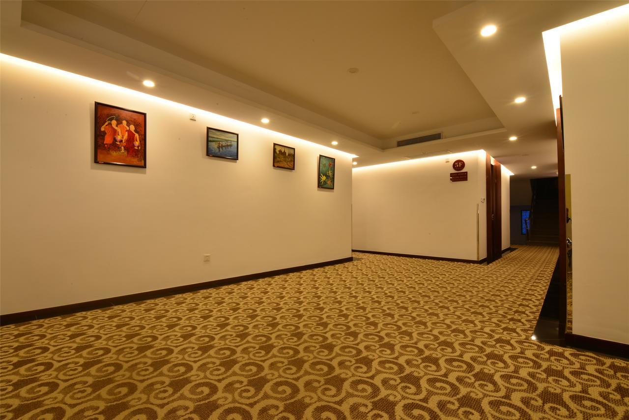 Royal Holiday Hotel Rangoon Buitenkant foto