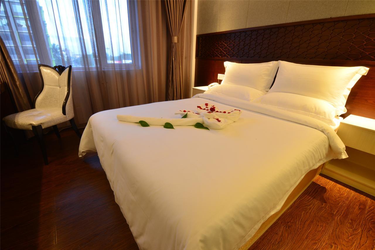 Royal Holiday Hotel Rangoon Buitenkant foto