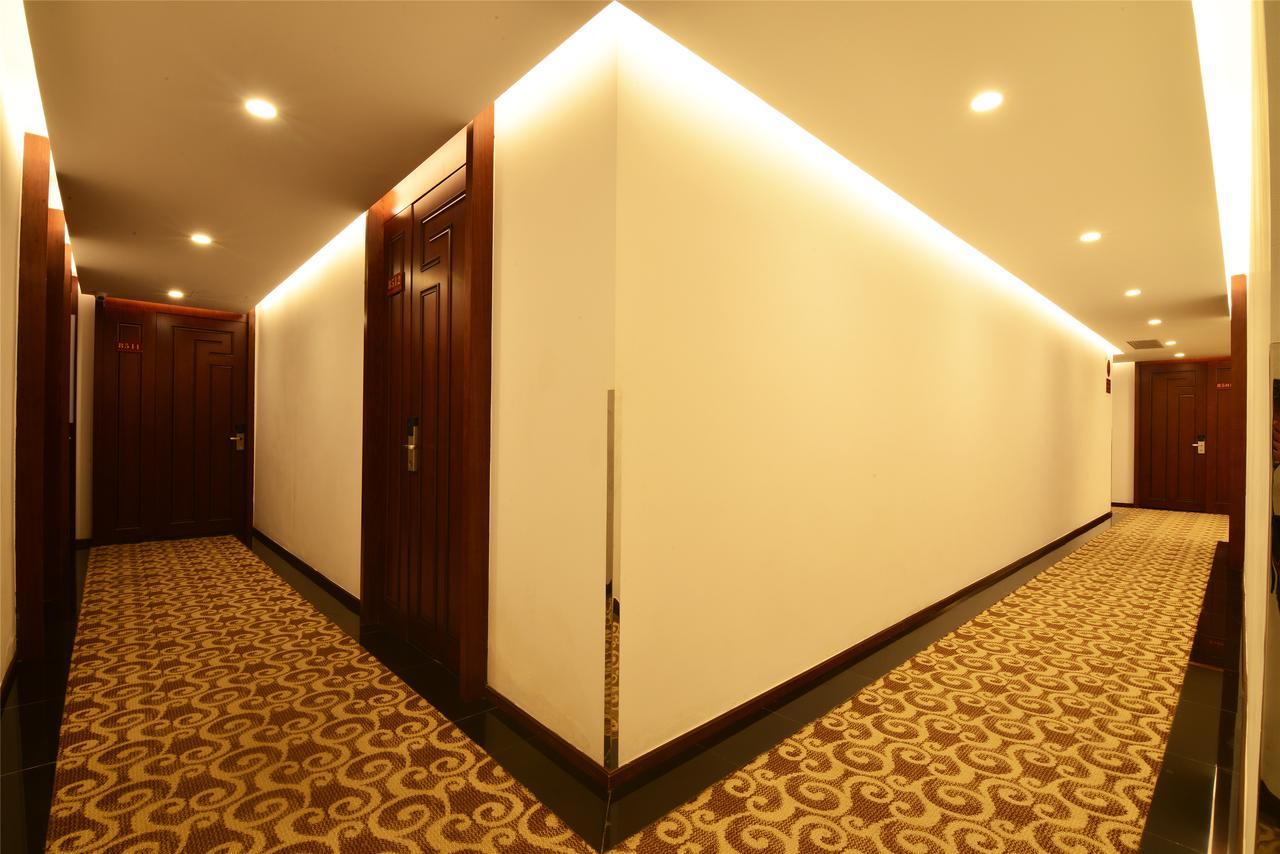 Royal Holiday Hotel Rangoon Buitenkant foto